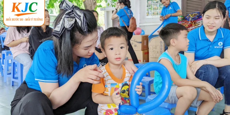 Hoạt động thiện nguyện cùng trẻ em khuyết tật mồ côi tại quận Gò Vấp